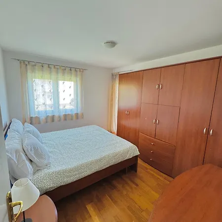 Garden Apartment *