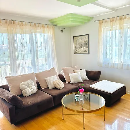 Garden Apartment *